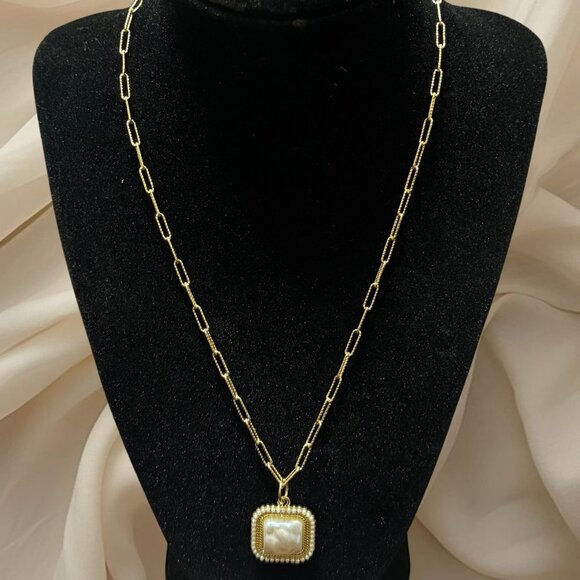 Jewelry - Chain with earrings (Gold plated and synthetic pearls)